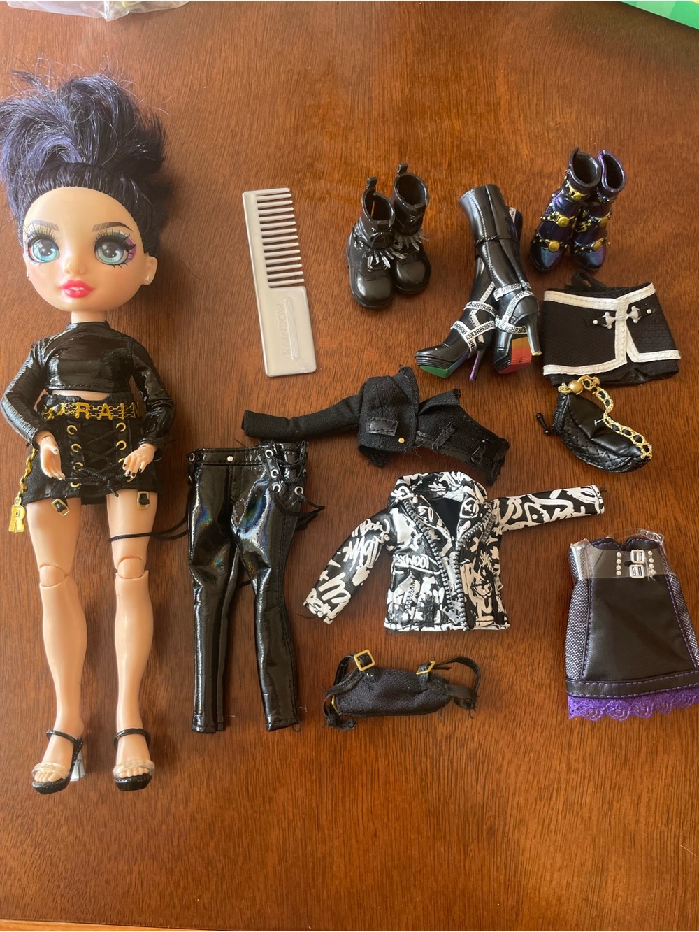 Rainbow High Shadow High SPECIAL EDITION AINSLEY SLATER Trunk Show Doll-haircut